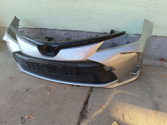 bontott TOYOTA COROLLA Első Lökhárító (Részeivel)
