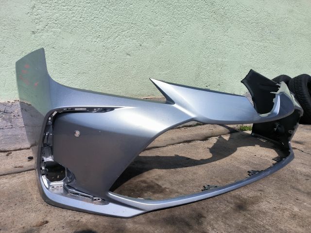 bontott TOYOTA COROLLA Első Lökhárító (Részeivel)