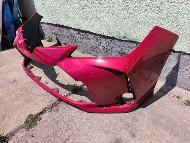 bontott TOYOTA COROLLA Első Lökhárító (Részeivel)