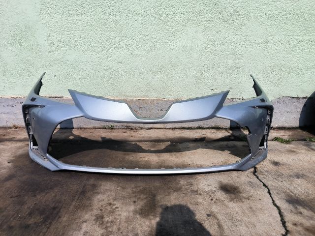 bontott TOYOTA COROLLA Első Lökhárító (Részeivel)