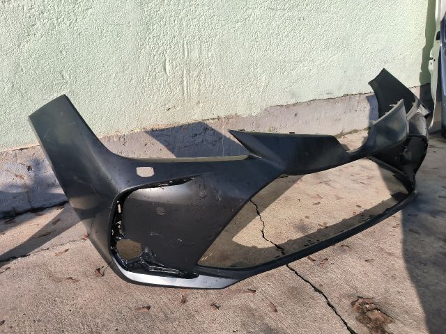 bontott TOYOTA COROLLA Első Lökhárító (Részeivel)