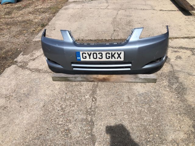 bontott TOYOTA COROLLA Első Lökhárító (Részeivel)