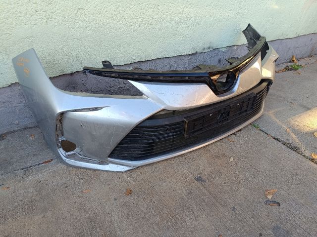 bontott TOYOTA COROLLA Első Lökhárító (Részeivel)