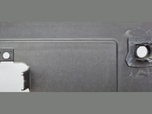 bontott TOYOTA COROLLA Első Lökhárító (Üresen)