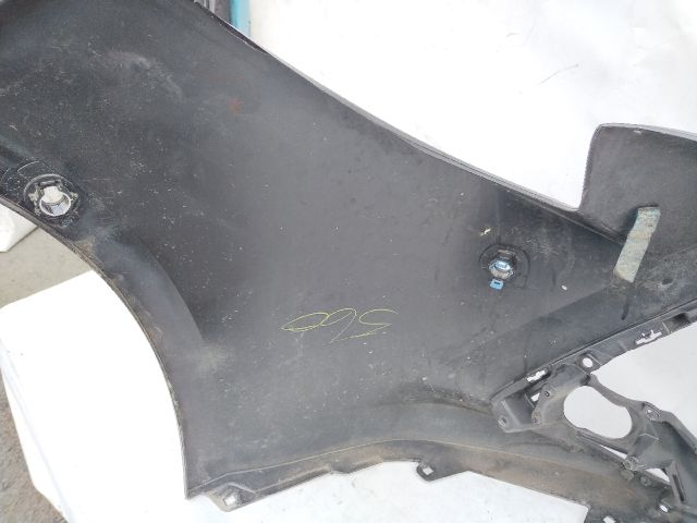 bontott TOYOTA COROLLA Első Lökhárító (Üresen)