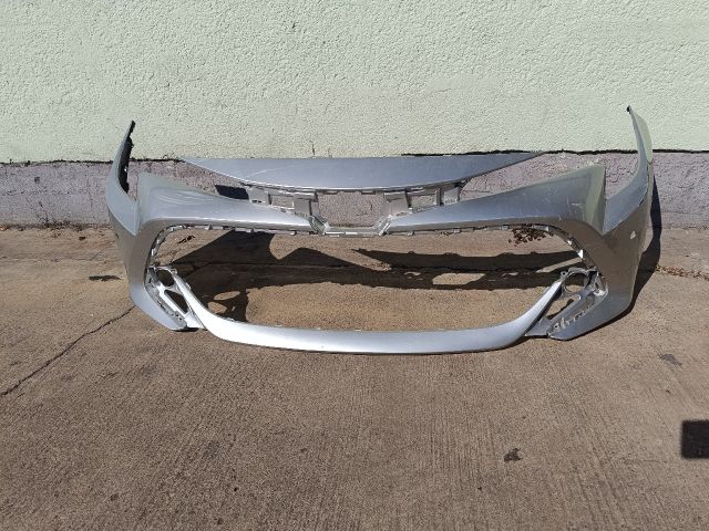 bontott TOYOTA COROLLA Első Lökhárító (Üresen)