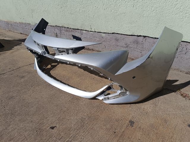 bontott TOYOTA COROLLA Első Lökhárító (Üresen)