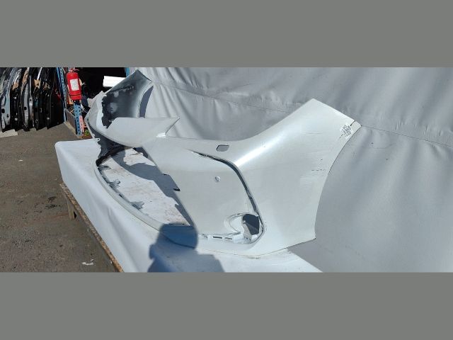 bontott TOYOTA COROLLA Első Lökhárító (Üresen)