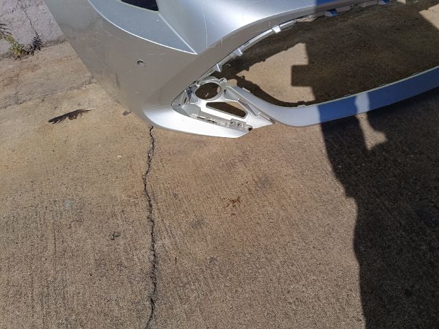 bontott TOYOTA COROLLA Első Lökhárító (Üresen)