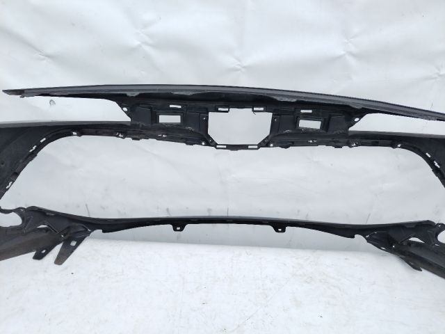 bontott TOYOTA COROLLA Első Lökhárító (Üresen)