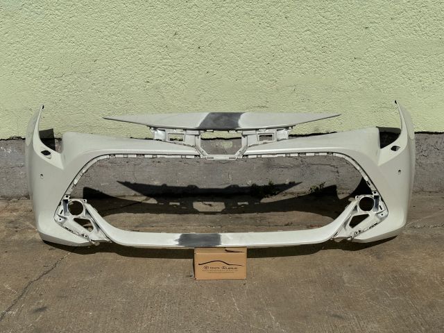 bontott TOYOTA COROLLA Első Lökhárító (Üresen)