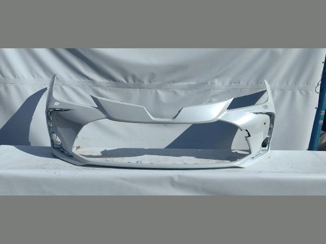 bontott TOYOTA COROLLA Első Lökhárító (Üresen)