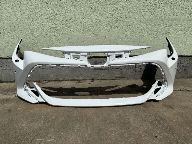 bontott TOYOTA COROLLA Első Lökhárító (Üresen)