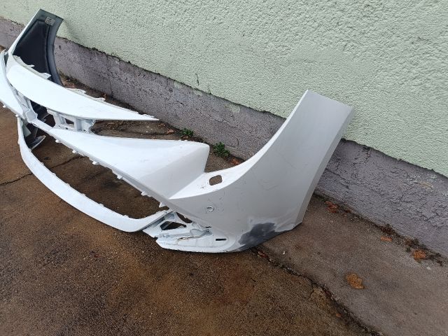 bontott TOYOTA COROLLA Első Lökhárító (Üresen)