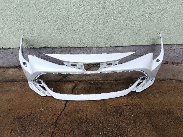 bontott TOYOTA COROLLA Első Lökhárító (Üresen)