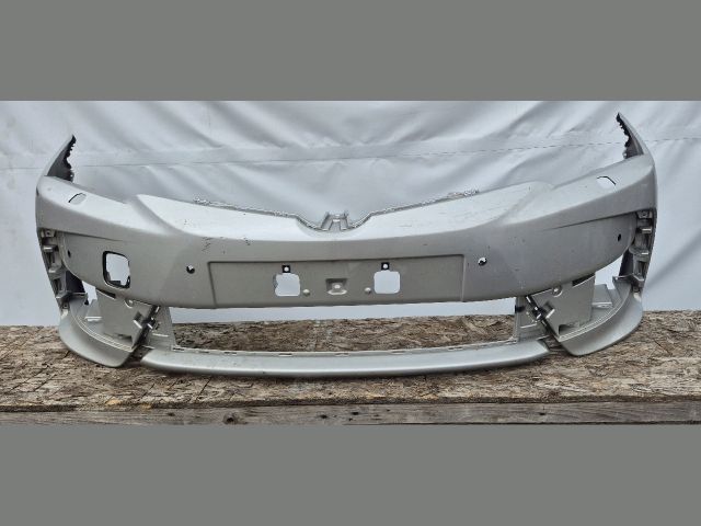 bontott TOYOTA COROLLA Első Lökhárító (Üresen)