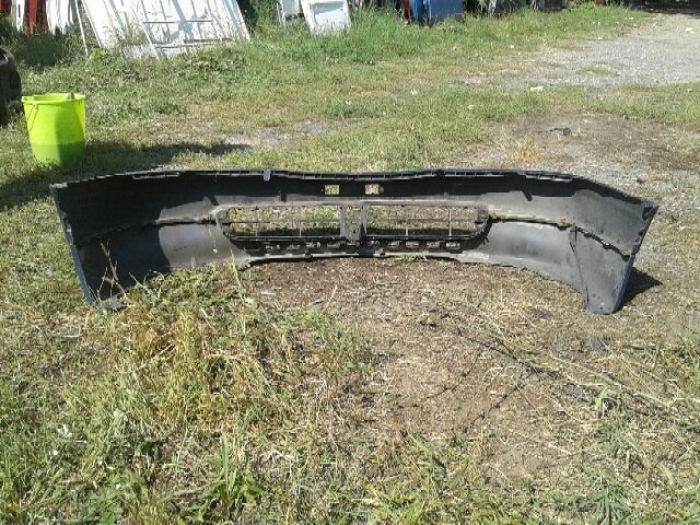 bontott TOYOTA COROLLA Első Lökhárító (Üresen)