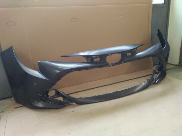 bontott TOYOTA COROLLA Első Lökhárító (Üresen)