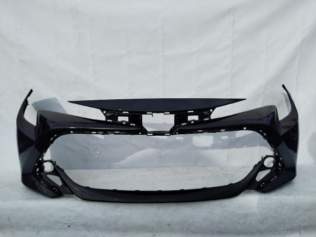 bontott TOYOTA COROLLA Első Lökhárító (Üresen)