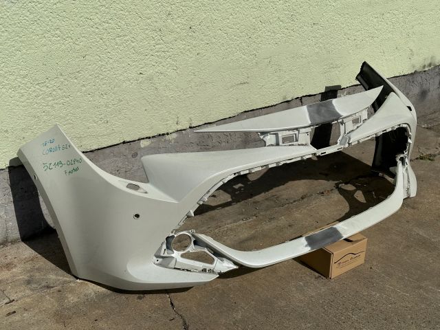 bontott TOYOTA COROLLA Első Lökhárító (Üresen)