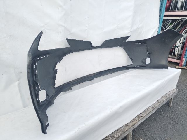 bontott TOYOTA COROLLA Első Lökhárító (Üresen)