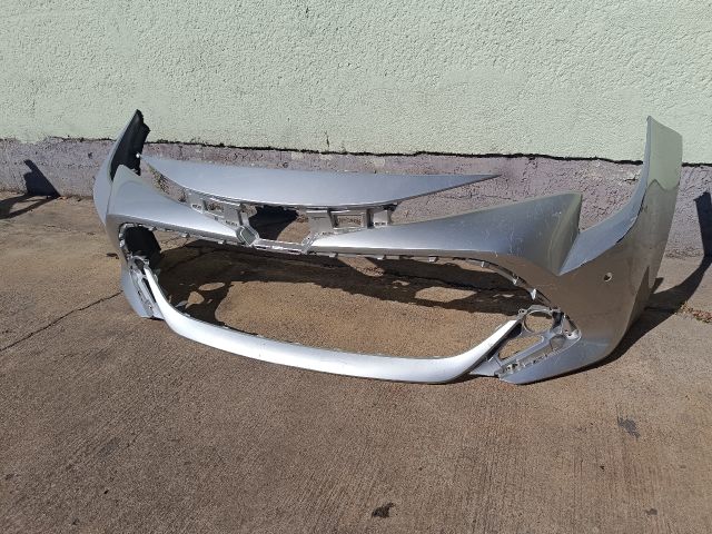 bontott TOYOTA COROLLA Első Lökhárító (Üresen)