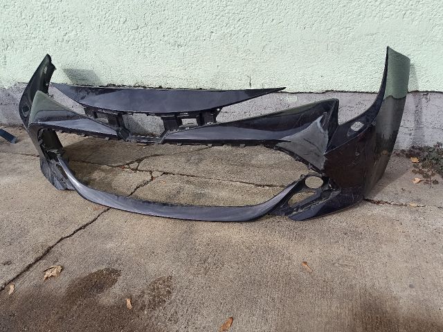 bontott TOYOTA COROLLA Első Lökhárító (Üresen)