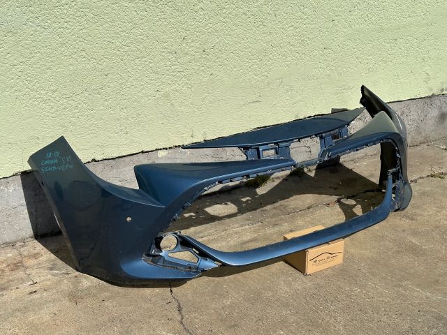 bontott TOYOTA COROLLA Első Lökhárító (Üresen)