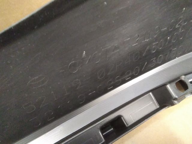 bontott TOYOTA COROLLA Első Lökhárító (Üresen)