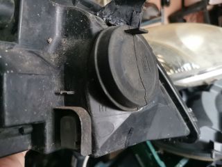 bontott TOYOTA COROLLA Fényszóró Lámpabúra Fedél