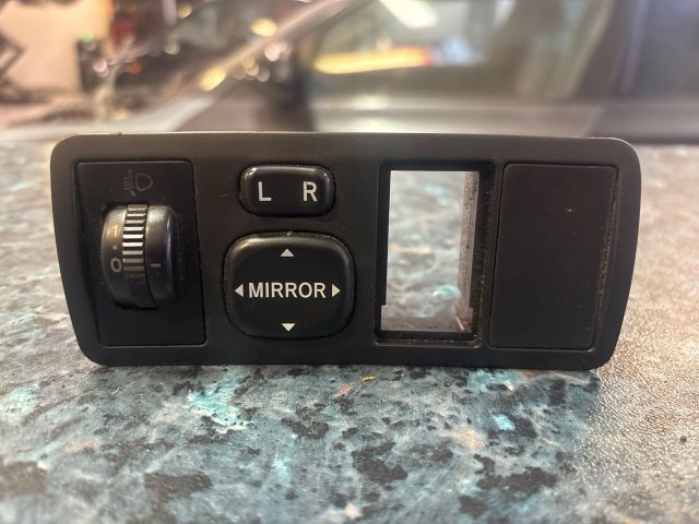 bontott TOYOTA COROLLA Fényszórómagasság Állító Kapcsoló