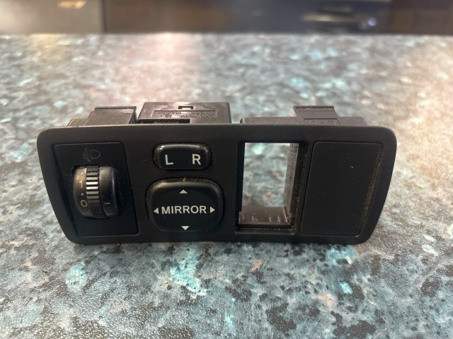 bontott TOYOTA COROLLA Fényszórómagasság Állító Kapcsoló