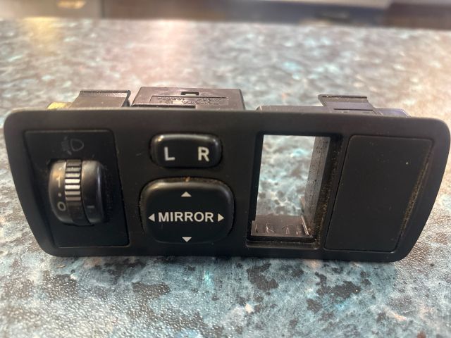 bontott TOYOTA COROLLA Fényszórómagasság Állító Kapcsoló