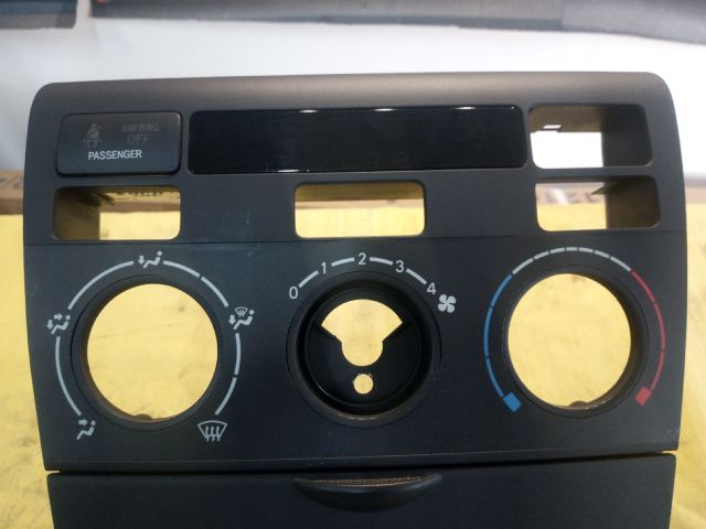 bontott TOYOTA COROLLA Fűtéskapcsoló Keret