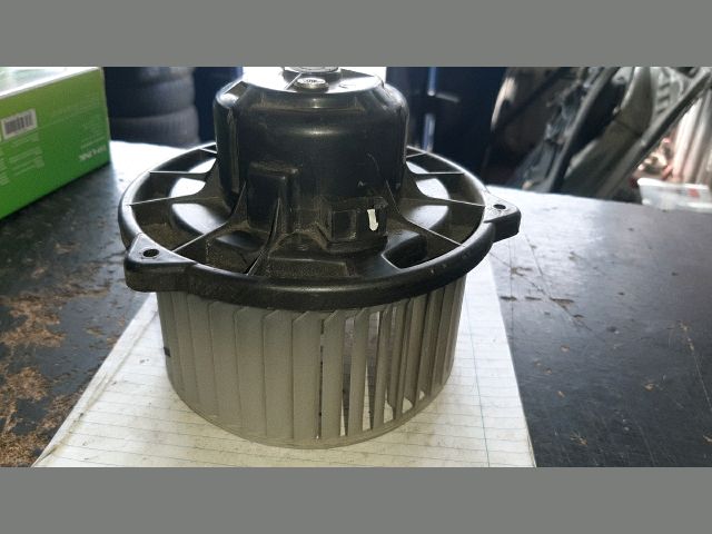 bontott TOYOTA COROLLA Fűtőmotor (Nem klímás)