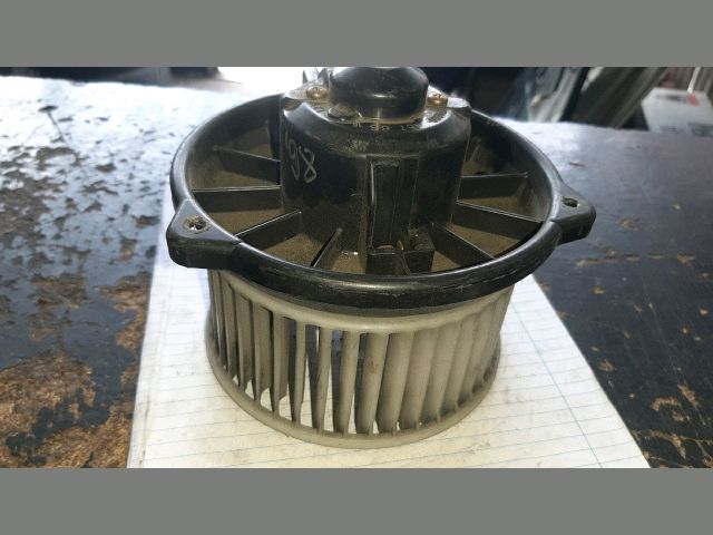 bontott TOYOTA COROLLA Fűtőmotor (Nem klímás)