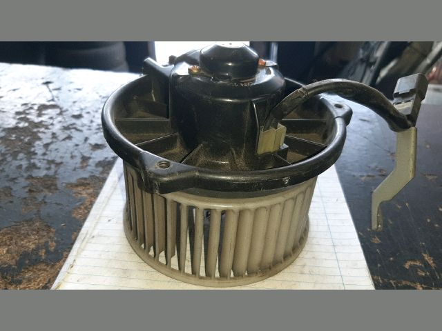 bontott TOYOTA COROLLA Fűtőmotor (Nem klímás)