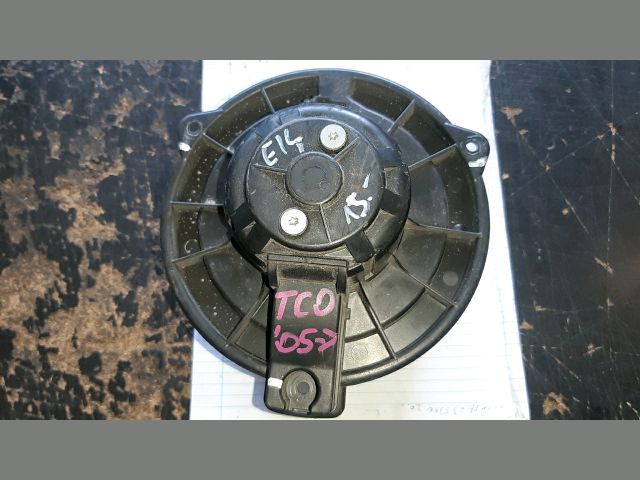 bontott TOYOTA COROLLA Fűtőmotor (Nem klímás)