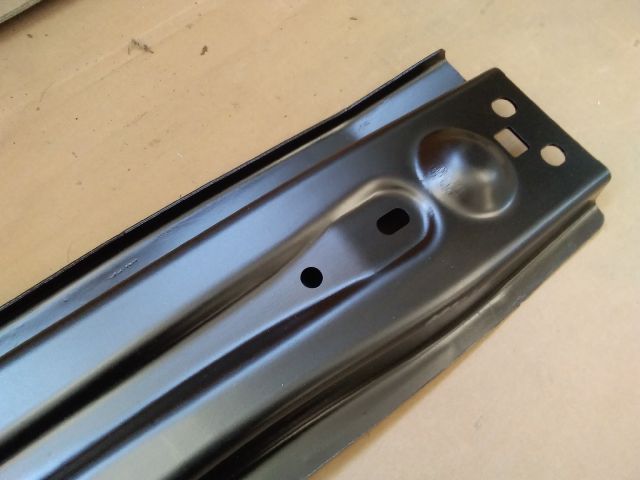 bontott TOYOTA COROLLA Hátsó Lökhárító Merevítő (Fém)