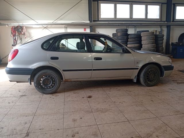 bontott TOYOTA COROLLA Hűtőrács