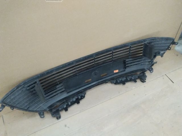 bontott TOYOTA COROLLA Hűtőrács