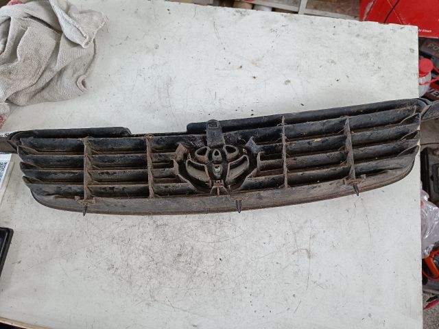 bontott TOYOTA COROLLA Hűtőrács