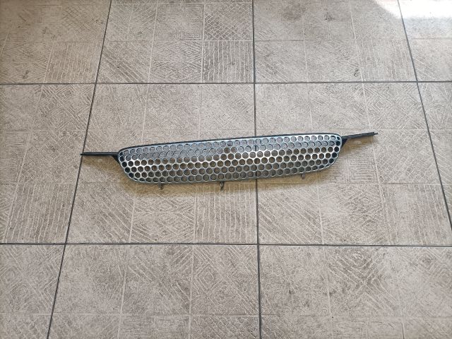 bontott TOYOTA COROLLA Hűtőrács