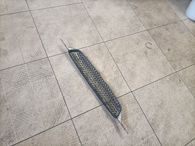 bontott TOYOTA COROLLA Hűtőrács