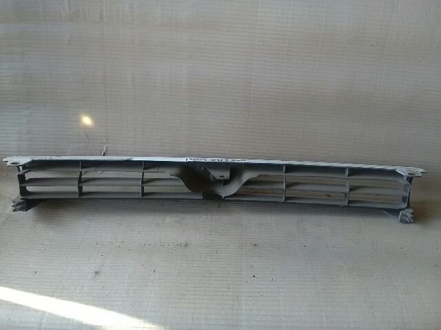 bontott TOYOTA COROLLA Hűtőrács