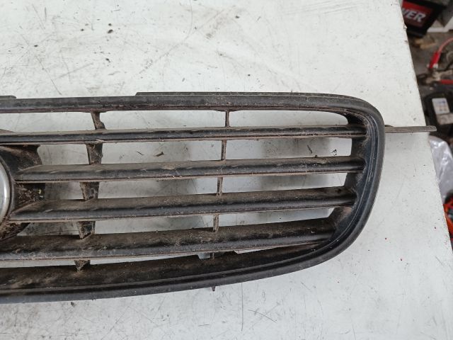 bontott TOYOTA COROLLA Hűtőrács