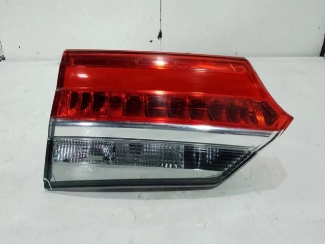 bontott TOYOTA COROLLA Jobb Belső Hátsó Lámpa