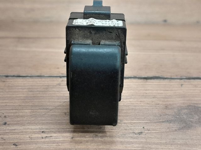 bontott TOYOTA COROLLA Jobb első Ablakemelő Kapcsoló