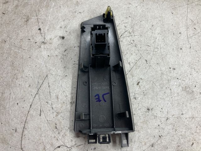 bontott TOYOTA COROLLA Jobb első Ablakemelő Kapcsoló