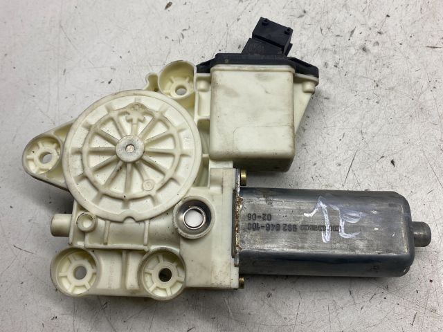 bontott TOYOTA COROLLA Jobb első Ablakemelő Motor